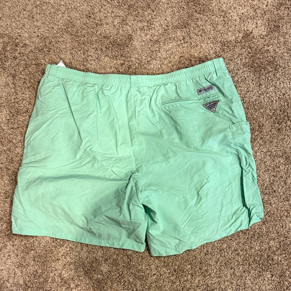 Columbia Light Green Men's Cargo Shorts - Picture 4 of 4